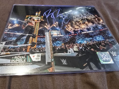 Roman reigns signed - reigns, royal
