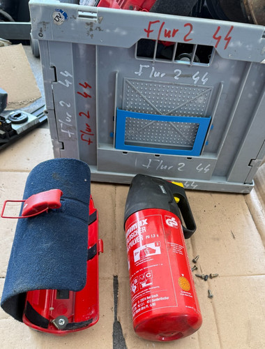 Complete fire extinguisher - complete,