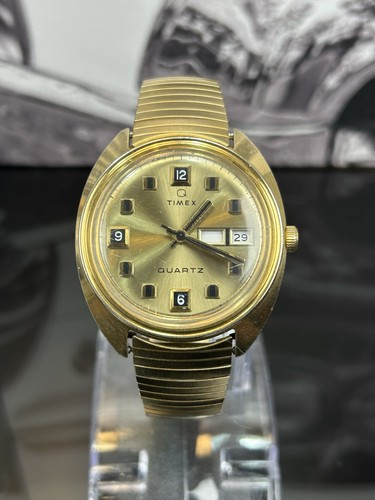 Vintage 1970s timex quartz - q,