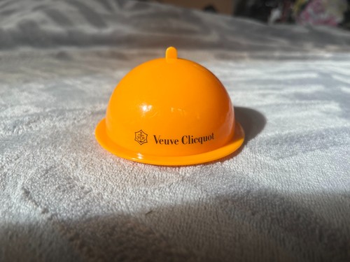 Veuve clicquot champagne - veuve,