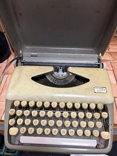 ADLER TIPPA VINTAGE/RETRO MANUAL MECHANICAL TYPEWRITER IN CARRYCASE CG BC3