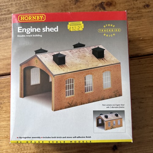 Hornby r8004 engine shed - hornby,