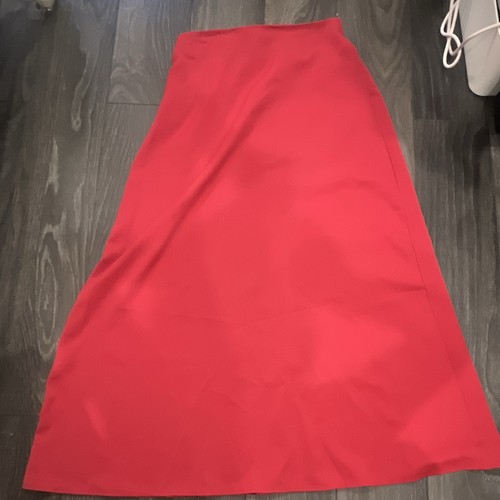 Women red solid line - red, a-line