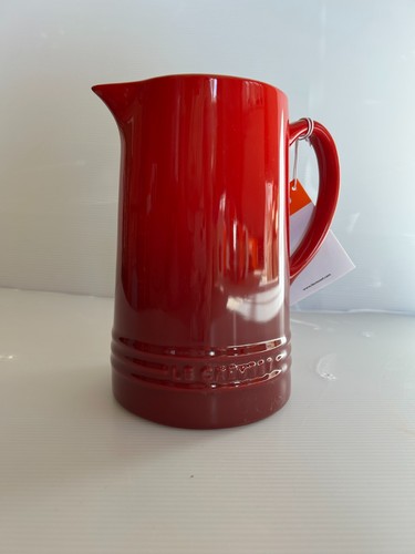 Creuset pitcher - le,