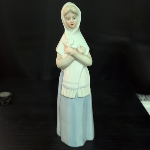 Vintage ceramic lady figurine - ceramic,