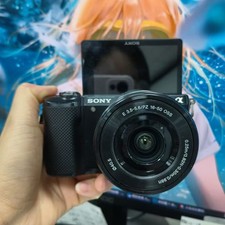 Sony Alpha A5000 20.1MP Mirrorless Digital Camera w/16-50mm Zoom Lens -90% NEW