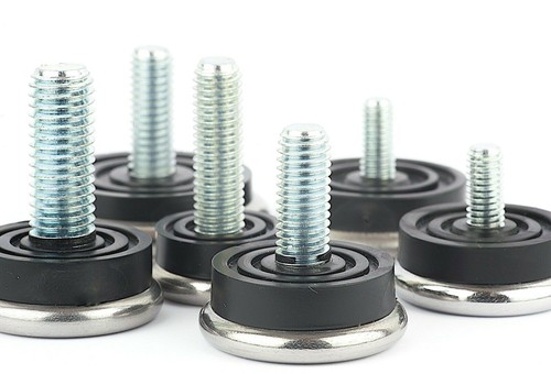 Adjustable foot levelling - -,