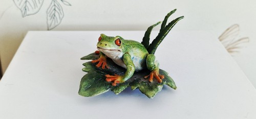 Red eye tree frog vintage - red,
