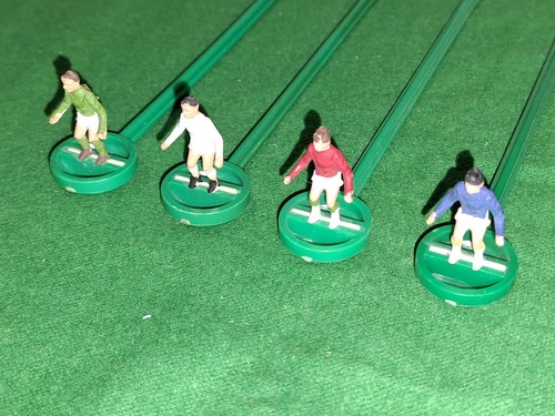 Subbuteo set c105 crouching - subbuteo, x2