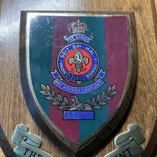 VINTAGE METALLIC 1ST BN THE KING’S REGIMENT PLAQUE/SHIELD
