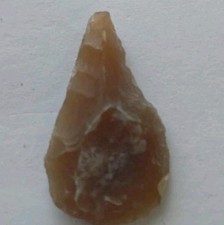 NEOLITHIC FLINT CARVED LEAF-SHAPED ARROWHEAD. STONE AGE BRITAIN 3000 B.C.