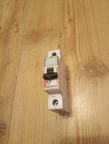 Legrand 067 32 amp - 32,