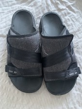 NIKE JORDAN CRATER SLIDES SIZE UK 9 (CT0713 001) BLACK / UNIVERSITY RED