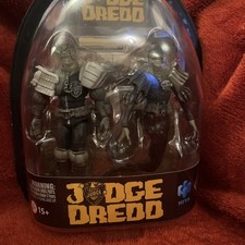 Hiya Toys Judge Dredd: Judge Dredd Vs Judge Death Black and White 1/18 Figures