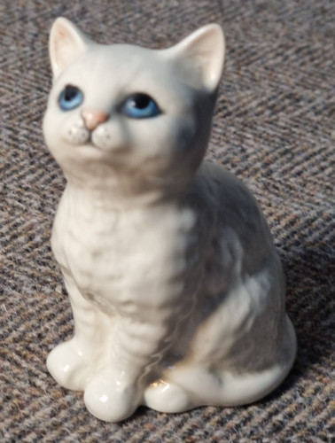 Lovely beswick cat figure - beswick,