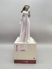 Figurine - NAO - Elegant Pose