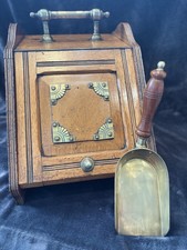 Antique Victorian Oak Coal Scuttle With Hinged Lid and Brass Mounts and Handle.