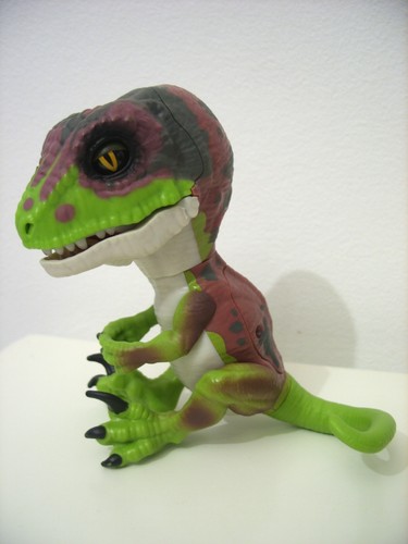 Fingerlings untamed raptor - untamed,