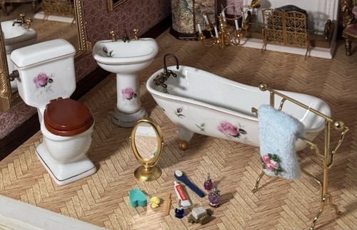 Dollshouse scale bathroom - 1/12,