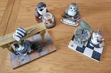Comic curious cats - &,
