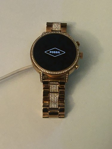 Fossil smart watch venture - smart, q