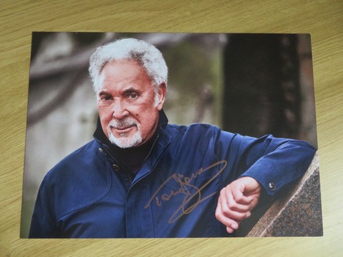 Tom jones signed surrounded - signed,