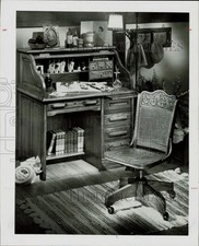 1983 Press Photo Roll top desk