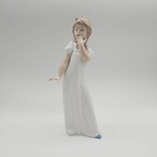 Nao Lladro Porcelain Figure