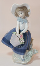 Lladro 7" Figurine 5222 Pretty