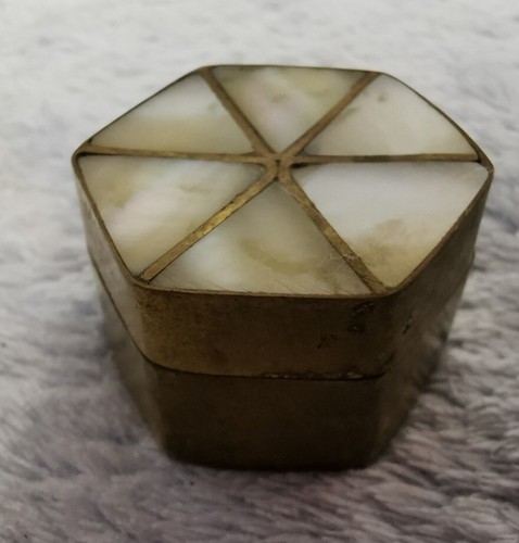 Mother pearl brass pill - mother-of-pearl, &