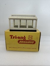 triang tt T.35 Diesel Loco Shed - Double Track (type B Track) Rare Item