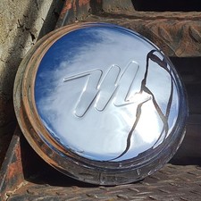 Austin Nash Metropolitan NOS Hub Cap.