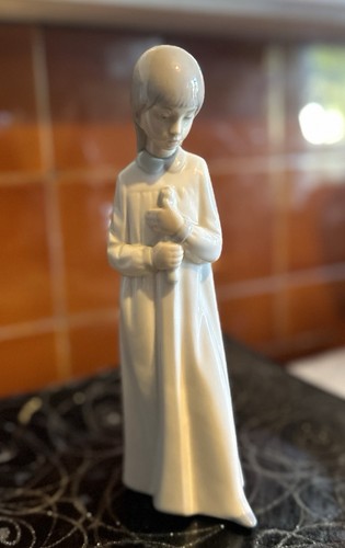 Nao lladro girl with a - by,
