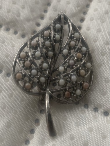Vintage leaf shaped - shaped, brooch