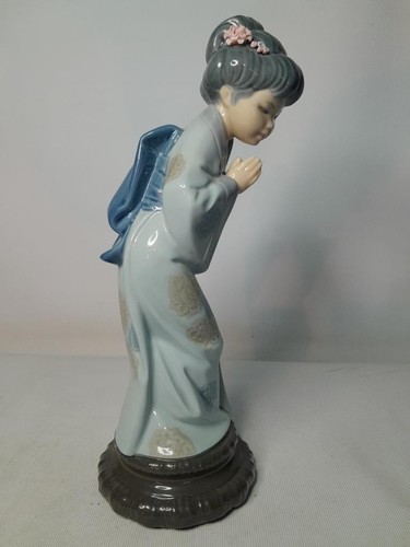 Lladro sayonara figurine - figurine, 10.5"