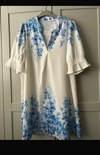 White blue floral v - &,