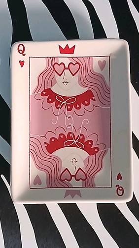 Queen hearts design ceramic - design,