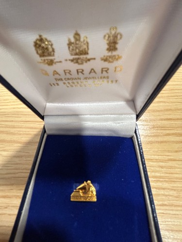 9ct gold hmv pin made - 9ct,