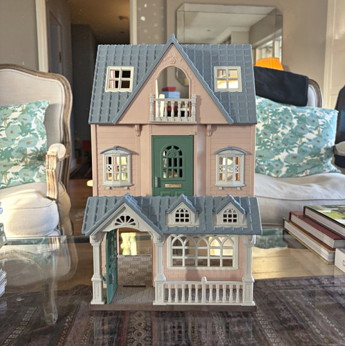Storey plastic doll house - plastic,
