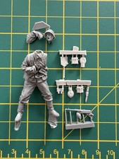 1/35 German Infantry With Mp40