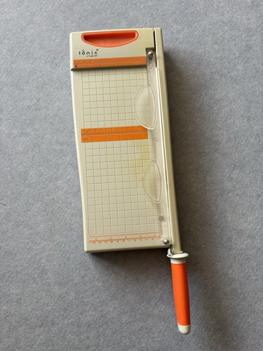 Guillotine paper cutter - guillotine,