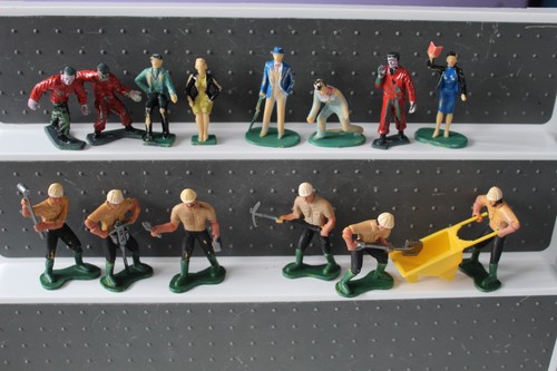 Scalextric vintage figures - , and