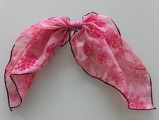 PATTERNED HAIR CLIP FEATURING