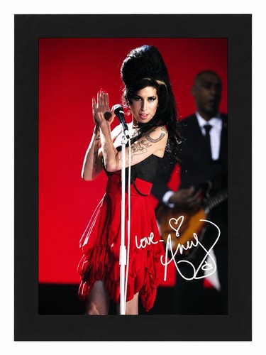 Amy winehouse signed - winehouse, autograph