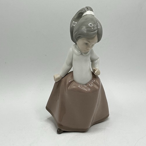 Nao lladro young girl - lladro, with