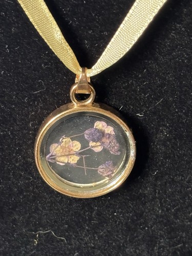 Pressed dried flower pendant - flower,