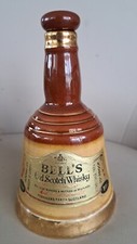 Collectable Vintage Wade Bells Scotch Whisky Decanter 6 2/3 fl oz empty 6.5"