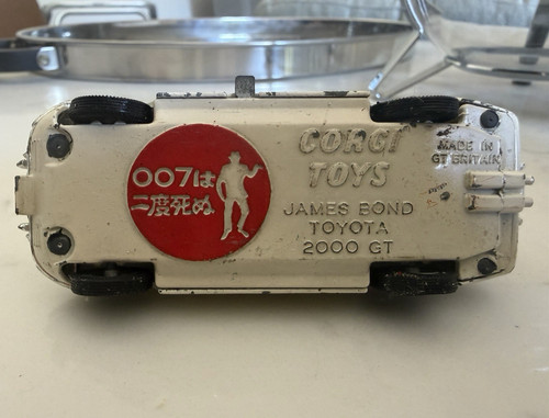 Corgi james bond toyota - james,