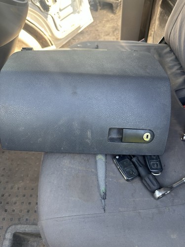 Transporter glove box - t5,