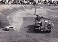 SINGER CAR No.21, REG No.CCH 592, IN ACTION, PHOTOGRAPH.